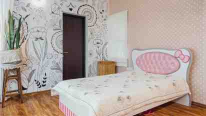 Kid's Bedroom in Through Teak Doors House