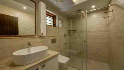 Linear Bathroom in Paraiso Residence