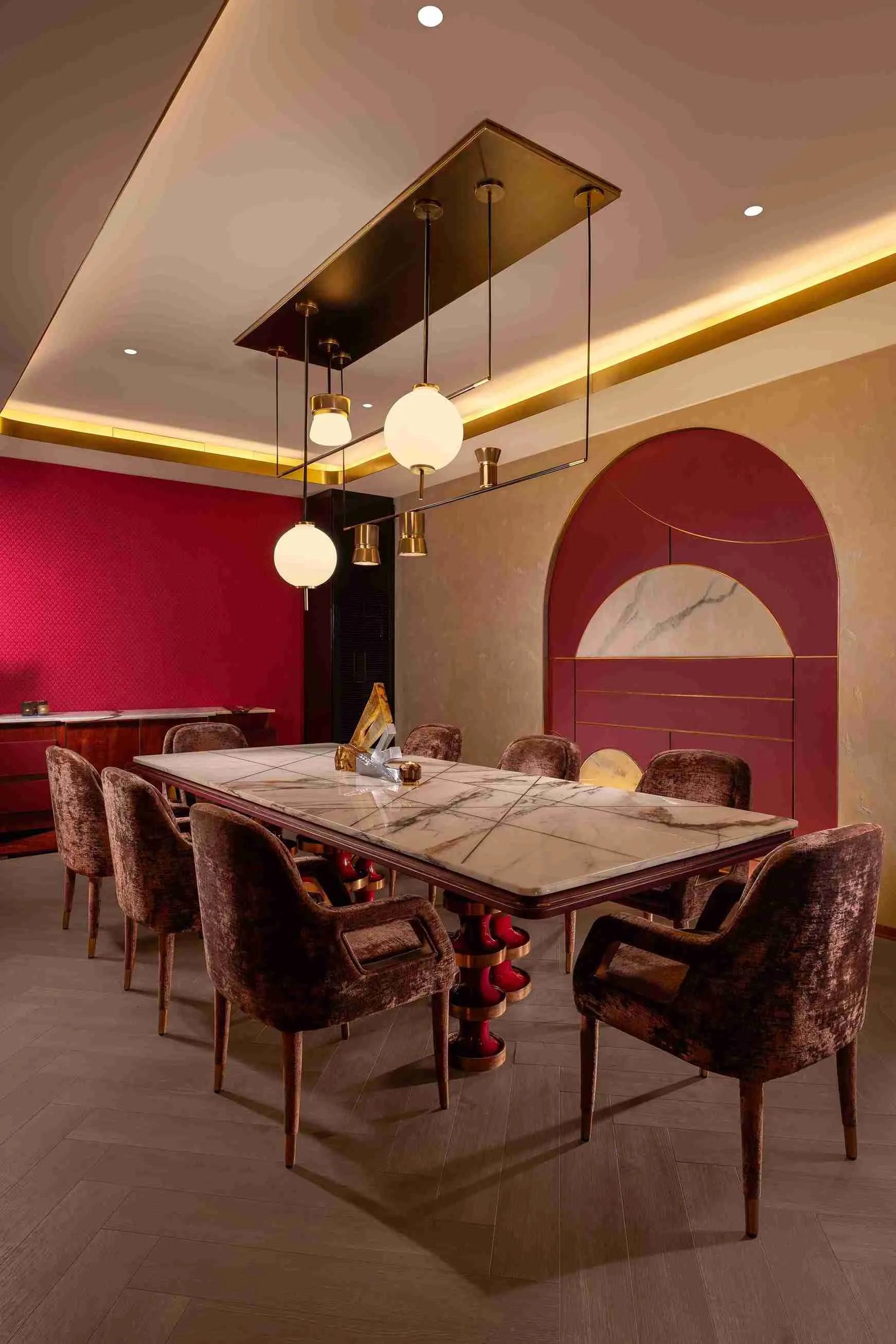 Diviana Dorian - Dining Table