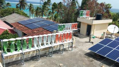 Windstream Solarmill® SM2-6P Roof-Top Wind and Solar Hybrid Energy System by Windstream 2 2