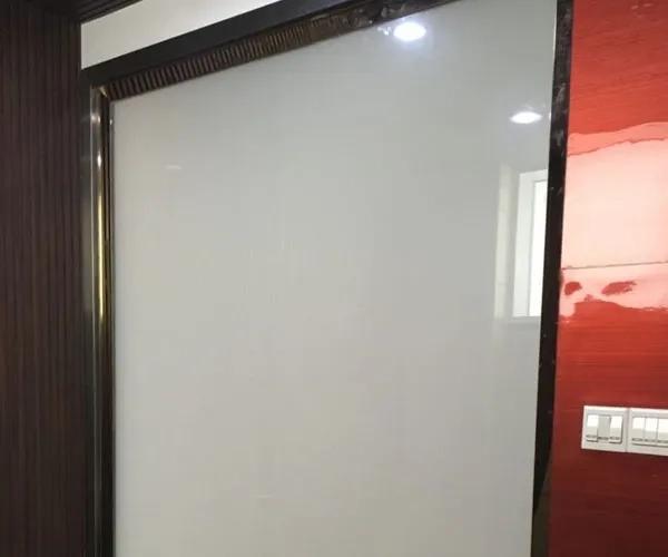 7Colours SGLAC Lacquered Glass - Office Partition 1