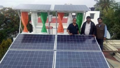Windstream SolarMill® SM2-3P Roof-Top Wind and Solar Hybrid Energy System by Windstream 1 1