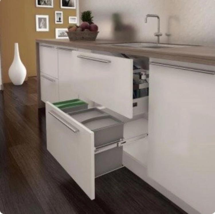 Hettich Cargo Pull-Out Dustbin Holder with 25 L dustbins 1 Grey And 1 Green Lid for cabinet width 600 mm Fitted Bin 1